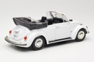Volkswagen 1302 LS Kabriolett Valge Revell 1:18 8415 Metall - pilt 3/8