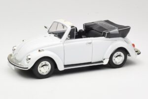 Volkswagen 1302 LS Kabriolett Valge Revell 1:18 8415 Metall