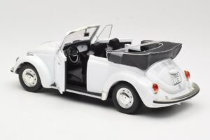 Volkswagen 1302 LS Kabriolett Valge Revell 1:18 8415 Metall - pilt 5/8