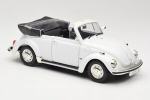 Volkswagen 1302 LS Kabriolett Valge Revell 1:18 8415 Metall - pilt 6/8