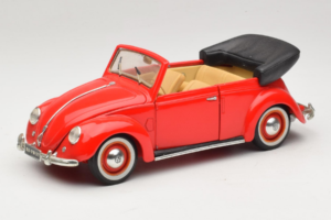 Volkswagen Beetle Kabriolett Punane Maisto 1:18 56010 Metall