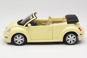 Volkswagen Beetle Kabriolett Kollane Gate 1:18 VW24108 Metall - pilt 4/8