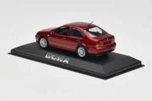 Volkswagen Bora Mk4 Red Metallic Minichamps 1:43 VW003 Metall - pilt 3/4