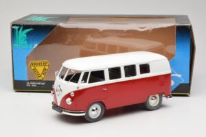 Volkswagen Combi T1 Punane & Valge Solido 1:18 8031 Metall - pilt 8/8