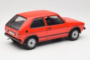 Volkswagen Golf GTI Mk1 Punane Solido 1:18 8166 Metall - pilt 3/8