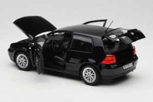 Volkswagen Golf GTI Mk4 Must Norev 1:18 188574 Metall - pilt 5/8