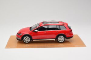 Volkswagen Golf Mk7 Alltrack Tornado Red DNA 1:18 DNA000035 Vaik - pilt 3/6