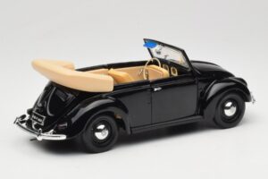 Volkswagen Beetle Kabriolett Must Maisto 1:18 37800-M6 Metall - pilt 3/8
