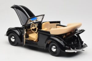 Volkswagen Beetle Kabriolett Must Maisto 1:18 37800-M6 Metall - pilt 5/8