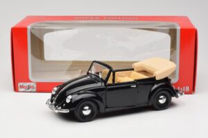 Volkswagen Beetle Kabriolett Must Maisto 1:18 37800-M6 Metall - pilt 8/8