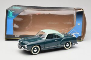 Volkswagen Karmann Ghia Sinine Solido 1:18 8061 Metall - pilt 8/8
