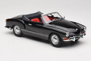 Volkswagen Karmann Ghia Kabriolett Must Minichamps 1:18 155054031 Metall - pilt 4/6