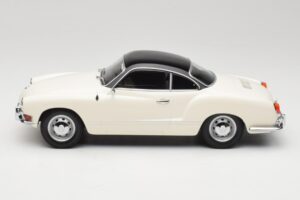 Volkswagen Karmann Ghia Kreemjas Must Minichamps 1:18 155054021 Metall - pilt 3/6