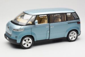 Volkswagen Microbus Concept Heleroheline Revell 1:18 08444 Metall