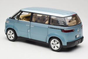 Volkswagen Microbus Concept Heleroheline Revell 1:18 08444 Metall - pilt 7/8