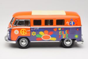 Volkswagen Microbus T1 Flower Power Road Signature 1:18 92329 Metall - pilt 4/8