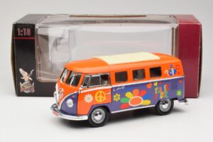Volkswagen Microbus T1 Flower Power Road Signature 1:18 92329 Metall - pilt 8/8