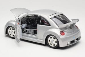 Volkswagen New Beetle RSi Hõbedane Bburago 1:18 3306 Metall - pilt 5/8