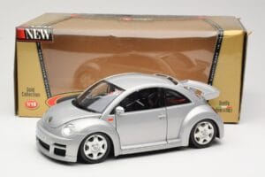 Volkswagen New Beetle RSi Hõbedane Bburago 1:18 3306 Metall - pilt 8/8