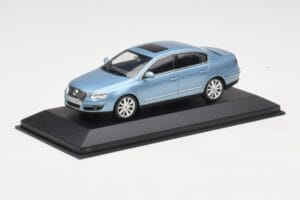 Volkswagen Passat B6 Blue Metallic Minichamps 1:43 PASSAT002 Metall - pilt 2/4