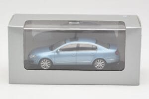 Volkswagen Passat B6 Blue Metallic Minichamps 1:43 PASSAT002 Metall - pilt 4/4