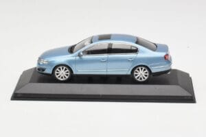 Volkswagen Passat B6 Blue Metallic Minichamps 1:43 PASSAT002 Metall