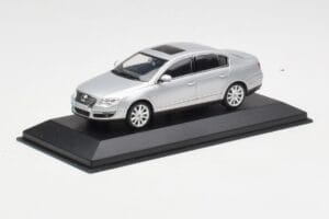 Volkswagen Passat B6 Hõbedane Minichamps 1:43 PASSAT003 Metall - pilt 2/4