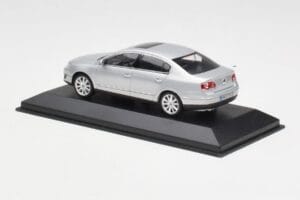 Volkswagen Passat B6 Hõbedane Minichamps 1:43 PASSAT003 Metall - pilt 3/4