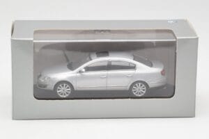 Volkswagen Passat B6 Hõbedane Minichamps 1:43 PASSAT003 Metall - pilt 4/4