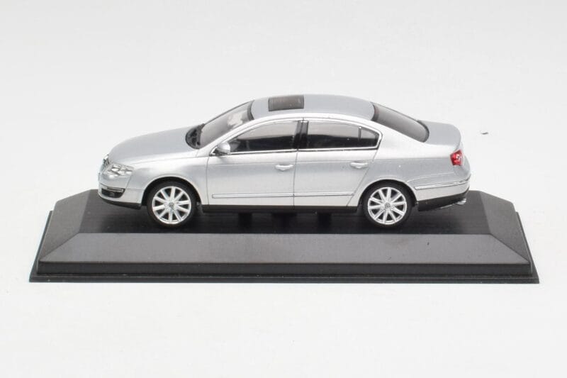 Volkswagen Passat B6 Hõbedane Minichamps 1:43 PASSAT003 Metall