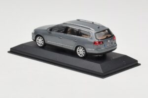 Volkswagen Passat B6 Variant Grey Metallic Minichamps 1:43 PASSAT005 Metall - pilt 3/4
