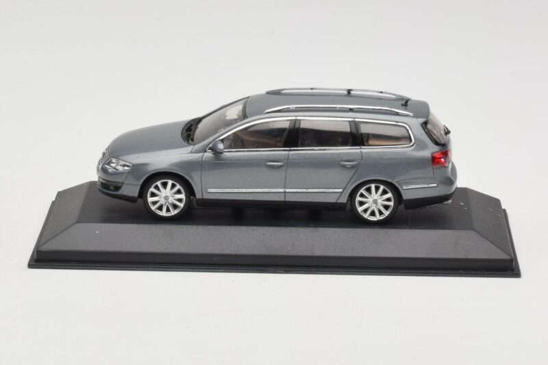 Volkswagen Passat B6 Variant Grey Metallic Minichamps 1:43 PASSAT005 Metall