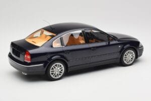 Volkswagen Passat W8 B5.5 Indigo Blue DNA 1:18 DNA000029 Metall - pilt 2/6