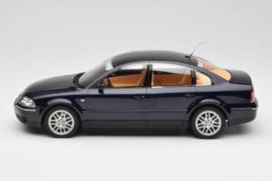 Volkswagen Passat W8 B5.5 Indigo Blue DNA 1:18 DNA000029 Metall - pilt 3/6