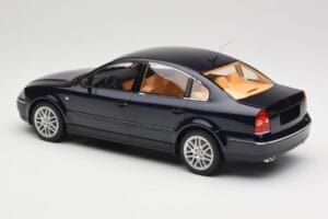 Volkswagen Passat W8 B5.5 Indigo Blue DNA 1:18 DNA000029 Metall - pilt 5/6
