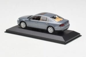 Volkswagen Phaeton 3D Hall Minichamps 1:43 3D0099300GPR7Q Metall - pilt 3/4
