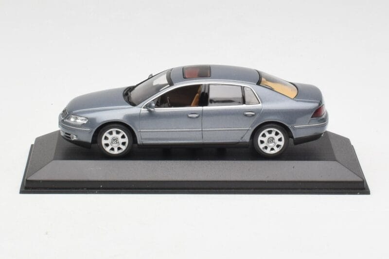 Volkswagen Phaeton 3D Hall Minichamps 1:43 3D0099300GPR7Q Metall
