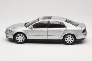 Volkswagen Phaeton D1 Silver Metallic AUTOart 1:18 79742 Metall - pilt 4/8