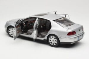 Volkswagen Phaeton D1 Silver Metallic AUTOart 1:18 79742 Metall - pilt 5/8