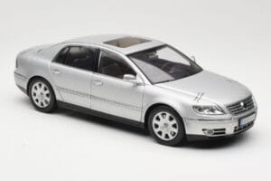 Volkswagen Phaeton D1 Silver Metallic AUTOart 1:18 79742 Metall - pilt 6/8