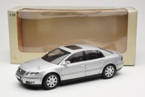 Volkswagen Phaeton D1 Silver Metallic AUTOart 1:18 79742 Metall - pilt 8/8