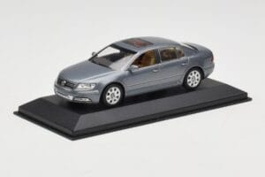 Volkswagen Phaeton Light Blue Metallic Minichamps 1:43 VW002 Metall - pilt 2/4