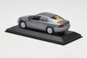 Volkswagen Phaeton Light Blue Metallic Minichamps 1:43 VW002 Metall - pilt 3/4