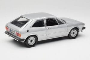 Volkswagen Scirocco GT Mk1 Silver Metallic Revell 1:18 08833 Metall - pilt 3/8