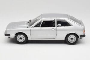 Volkswagen Scirocco GT Mk1 Silver Metallic Revell 1:18 08833 Metall - pilt 4/8