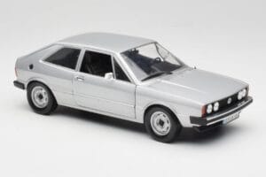 Volkswagen Scirocco GT Mk1 Silver Metallic Revell 1:18 08833 Metall - pilt 6/8