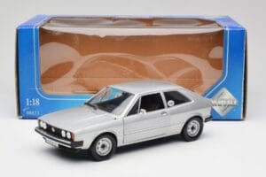 Volkswagen Scirocco GT Mk1 Silver Metallic Revell 1:18 08833 Metall - pilt 8/8