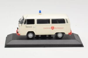 Volkswagen T2 Ambulance Malteser Hilfsdienst Minichamps 1:43 400053092 Metall