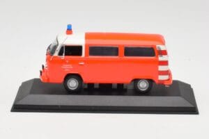 Volkswagen T2 Bus Tuletõrje Frankfurt Punased Põrkerauad Minichamps 1:43 400053091-V1 Metall