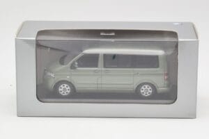 Volkswagen T5 Bus Fresco Green Minichamps 1:43 T5001-B Metall - pilt 4/4